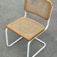Chaise Cesca modèle b32 en blanc et bois par Marcel Breuer