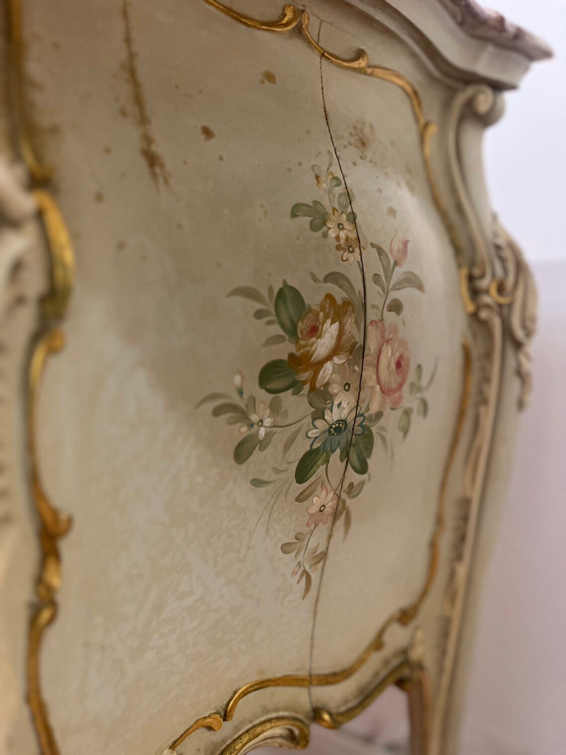 Hand painted Venetian chest of drawers