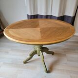 Oval table in chic country style