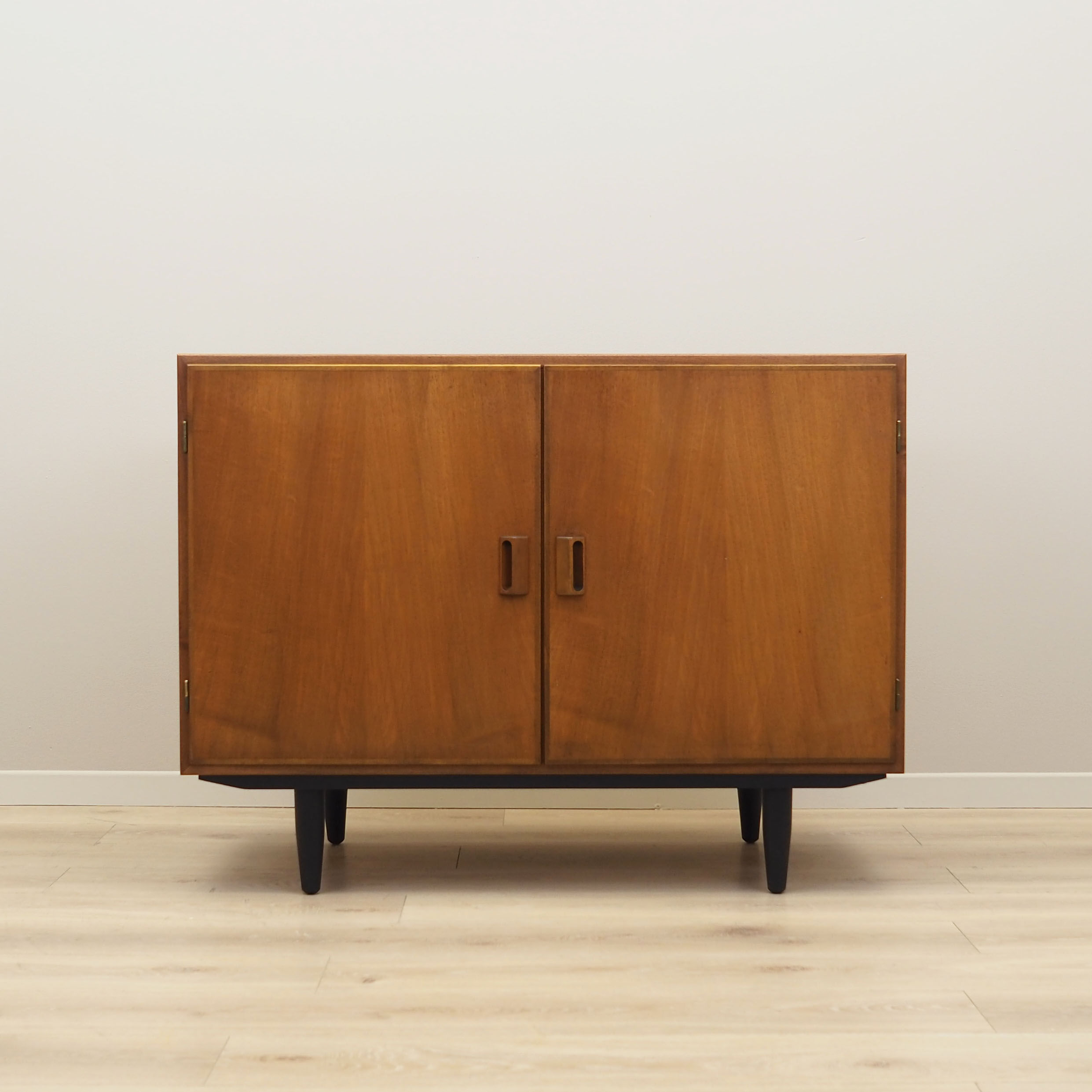 Walnut cabinet, Danish design, 1960s, designer: Børge Mogensen