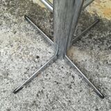 Swivel bar stool