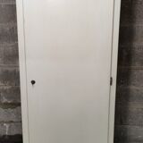 Wardrobe a vintage off-white door