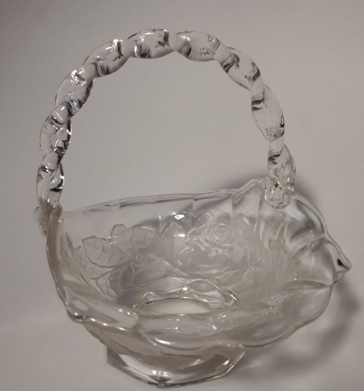 Transparent and translucent glass basket