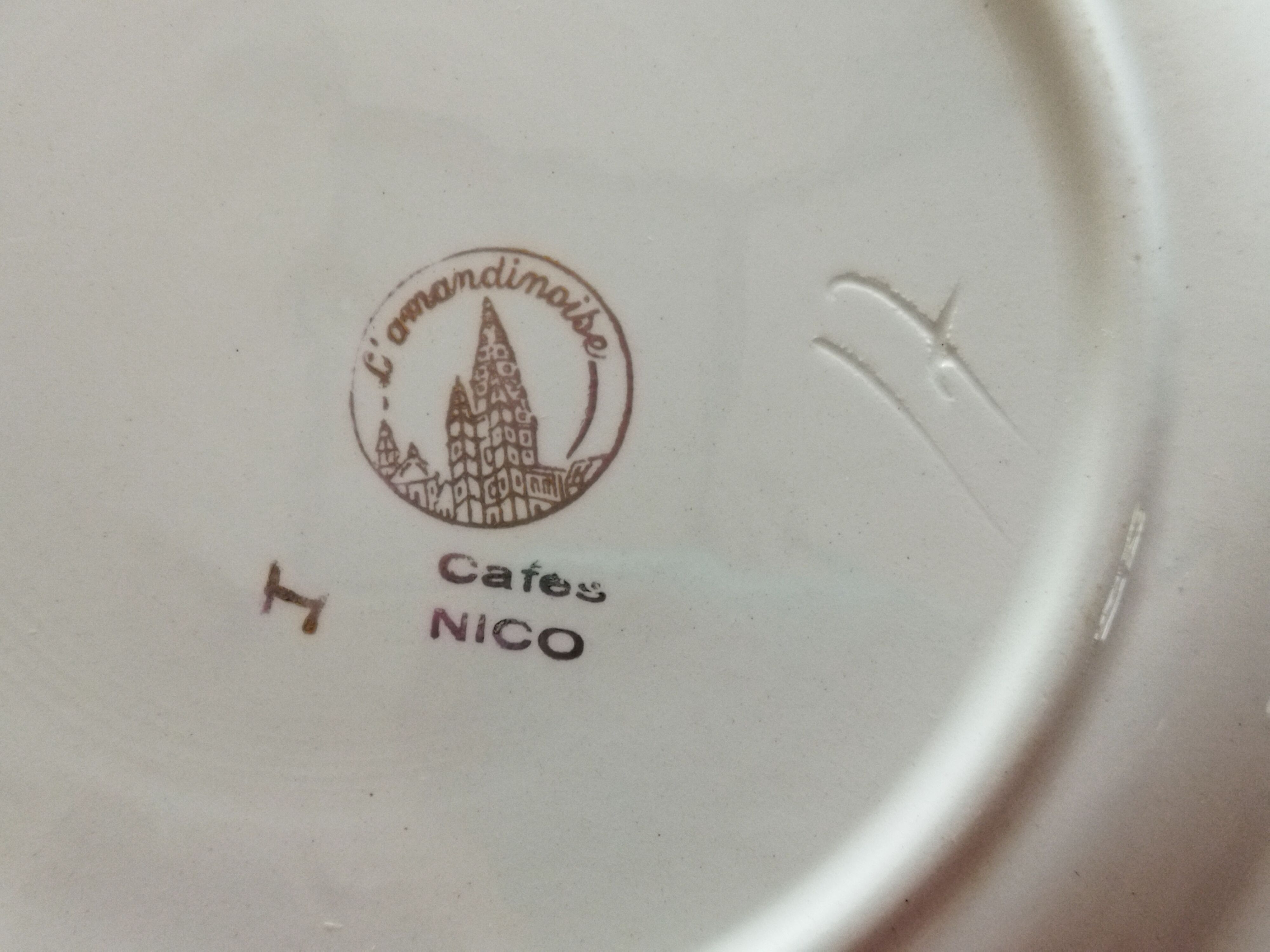 9 flat plates L'Amandinoise "Cafés Nico"