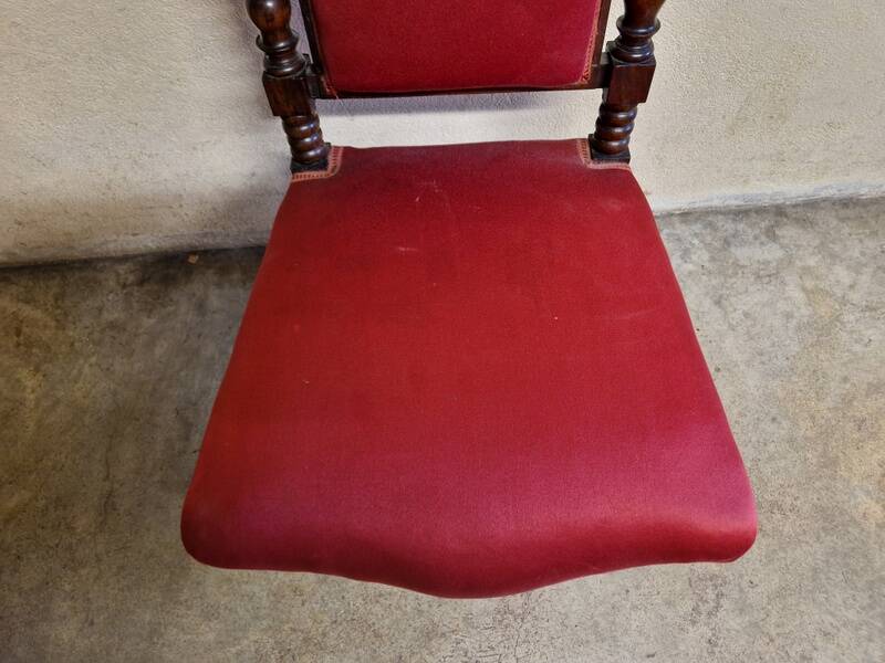 Chair known as a "chauffeuse" from the Napoléon III period, made of carved moulded wood.