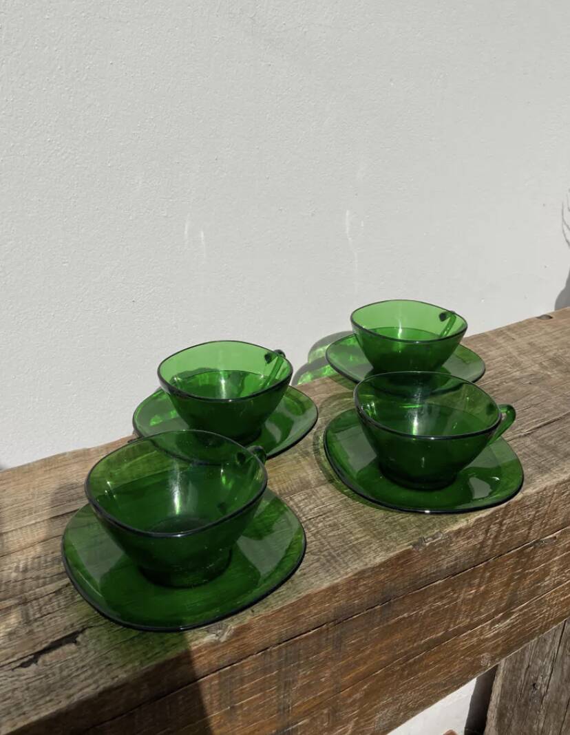 4 tasses en verre vert Vereco 1960
