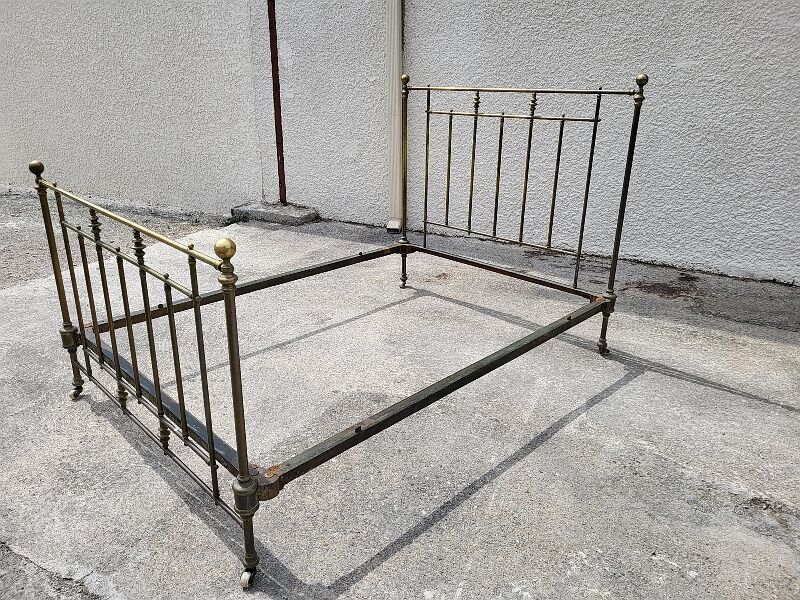 Lit en laiton dore 140 x 190 en couchage