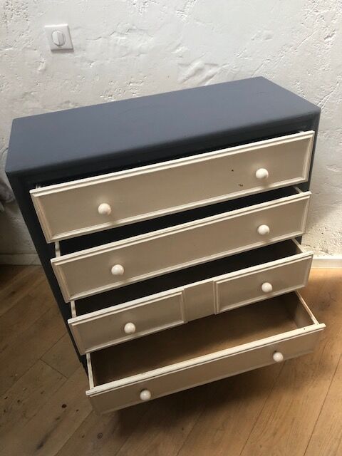 Painted wood chest of drawers