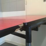 Table en formica rouge