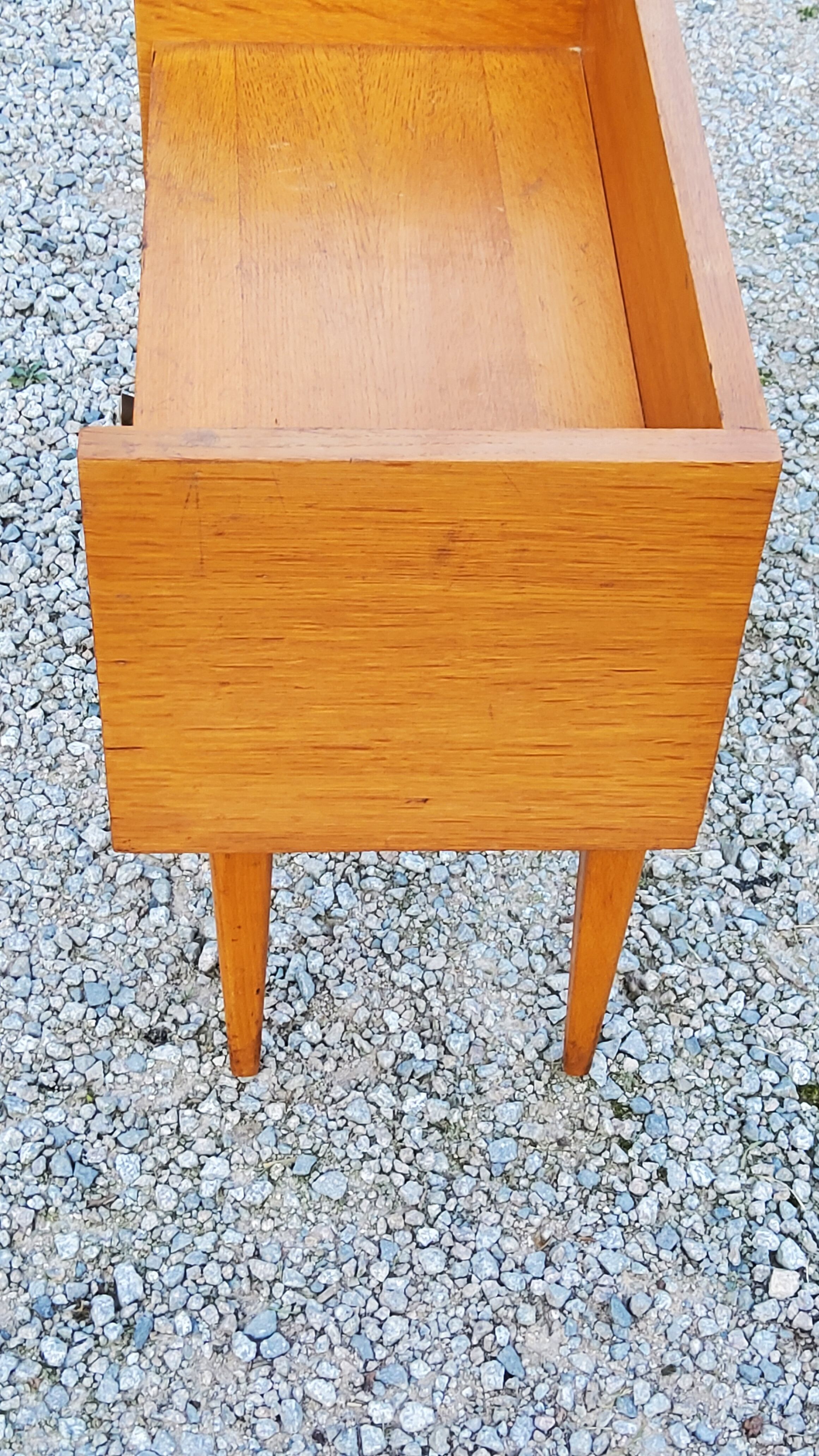 Vintage bedside table of the 50s in blond oak bobbin feet