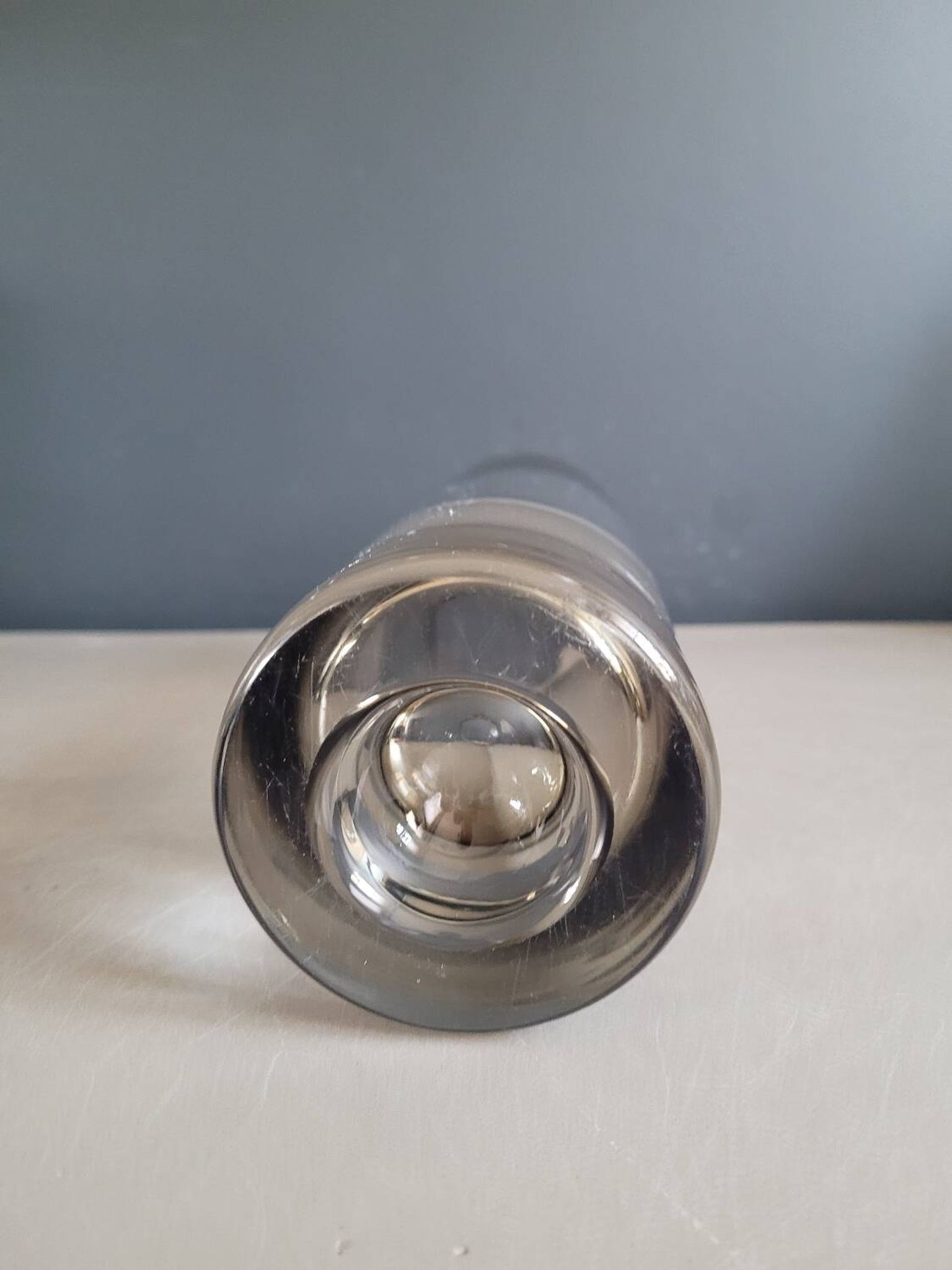 Vase rouleau en verre fumé