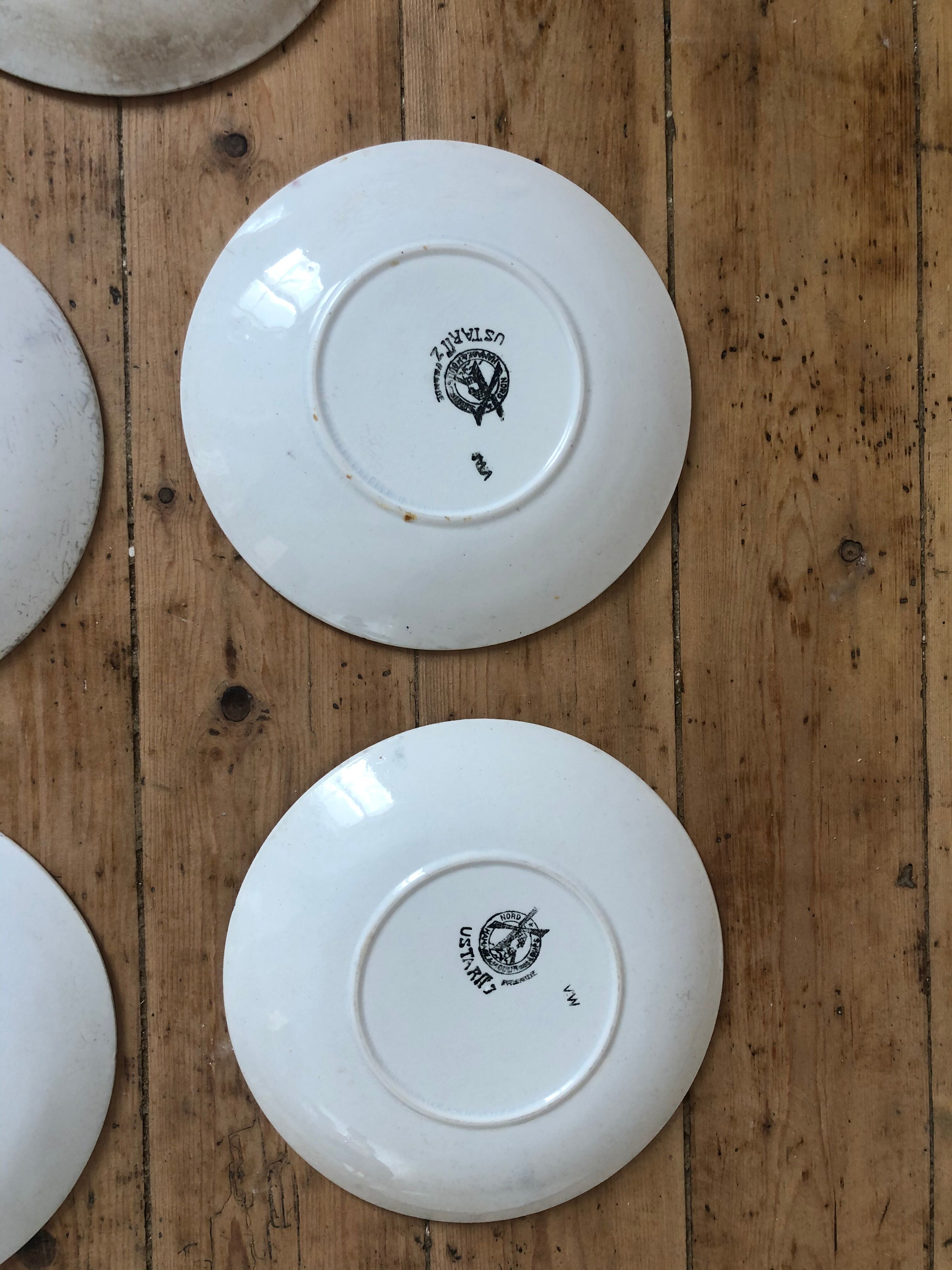 Set of 10 dessert plates in earthenware