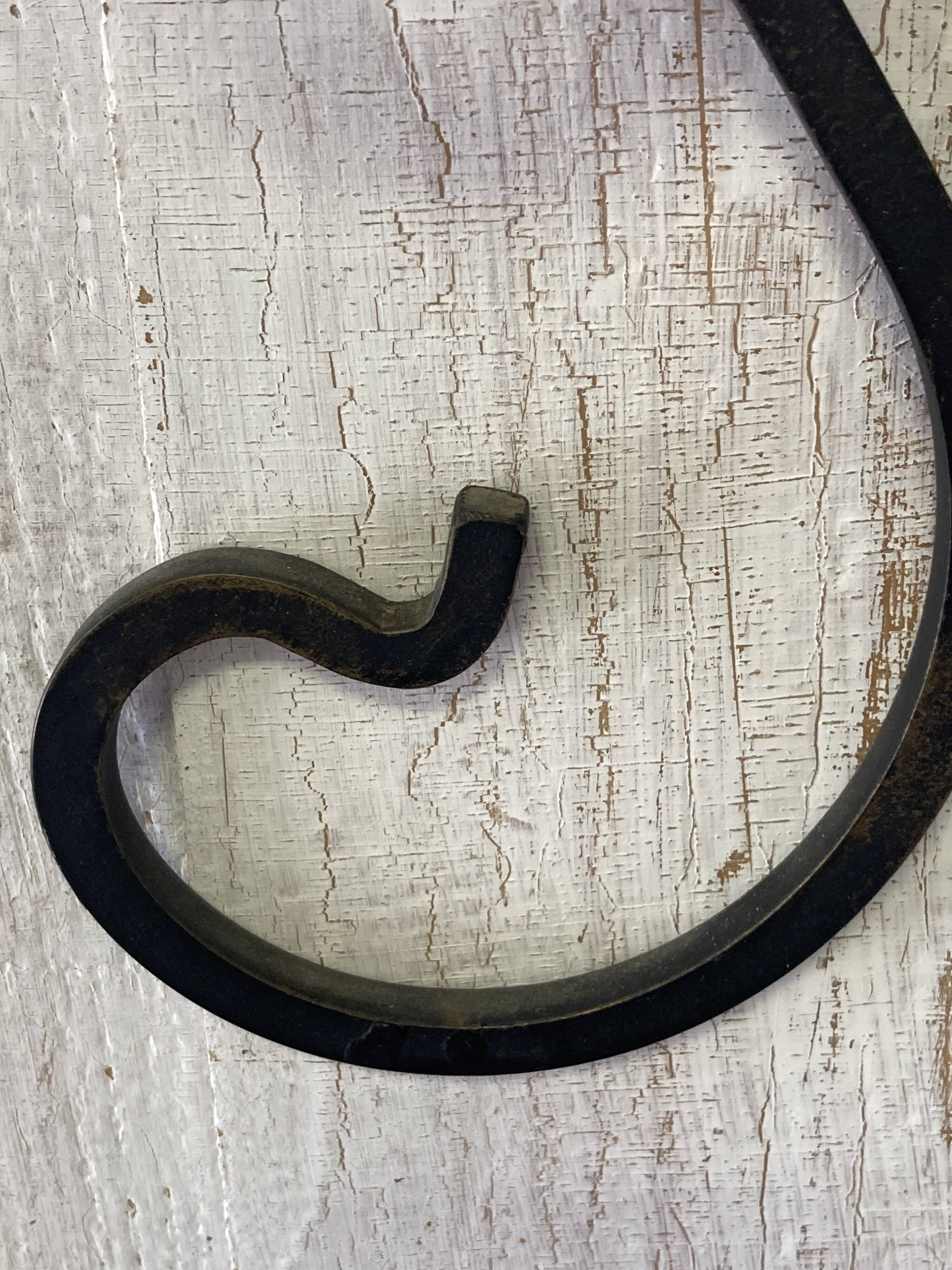 Wall-mounted coat rack with its mirror.