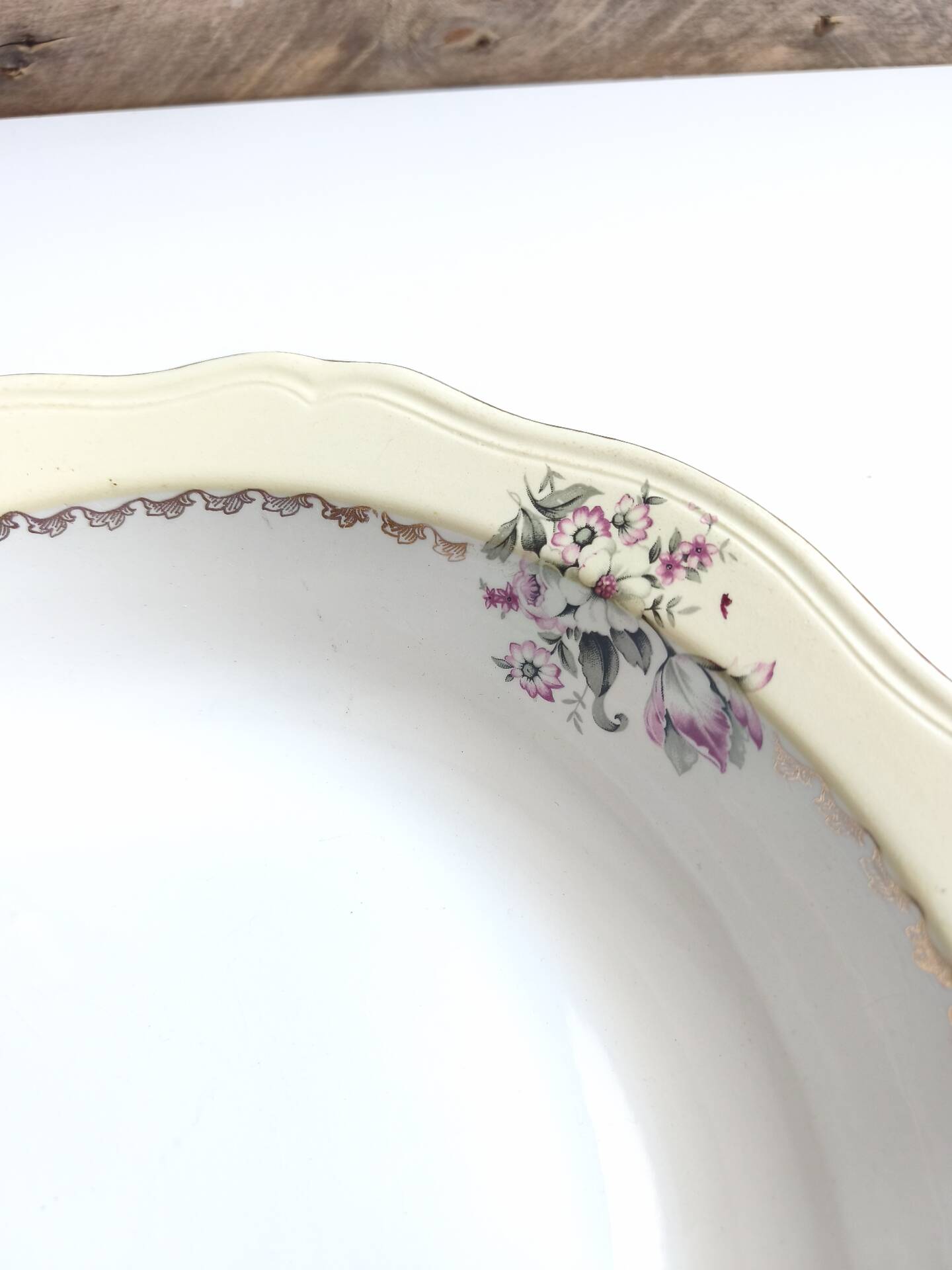 Vintage shallow dish L'Amandinoise model Paola white cream flowers