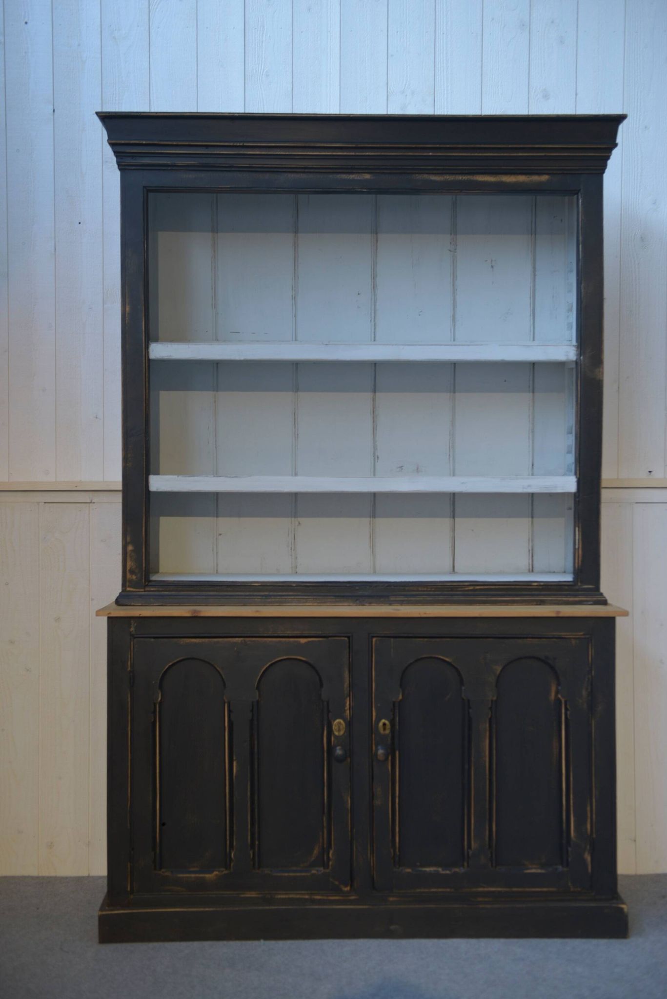 Buffet deux corps patine noire intérieur blanc 1950's