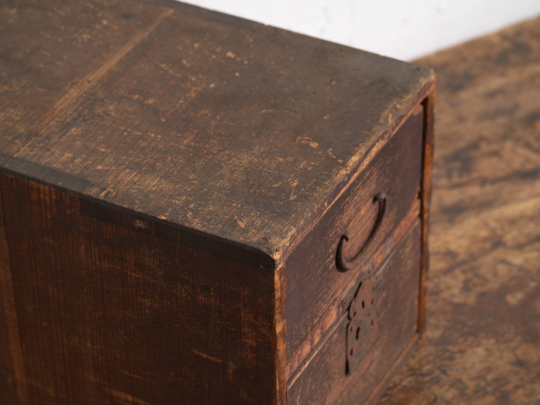 Small antique Japanese tansu – Meiji/Taishō period (circa 1880–1920)