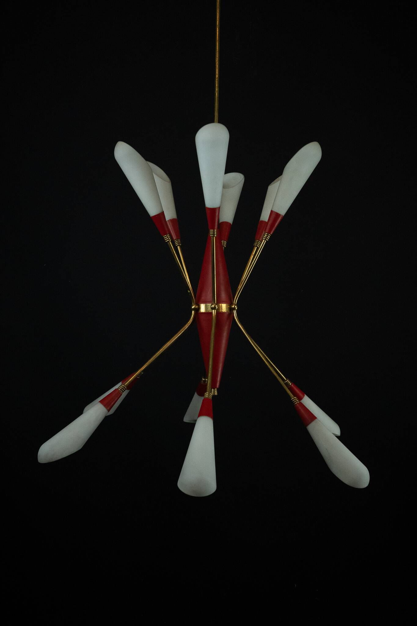 Mid-Century 12 lights chandelier in the manner of Stilnovo. Italy 1950s