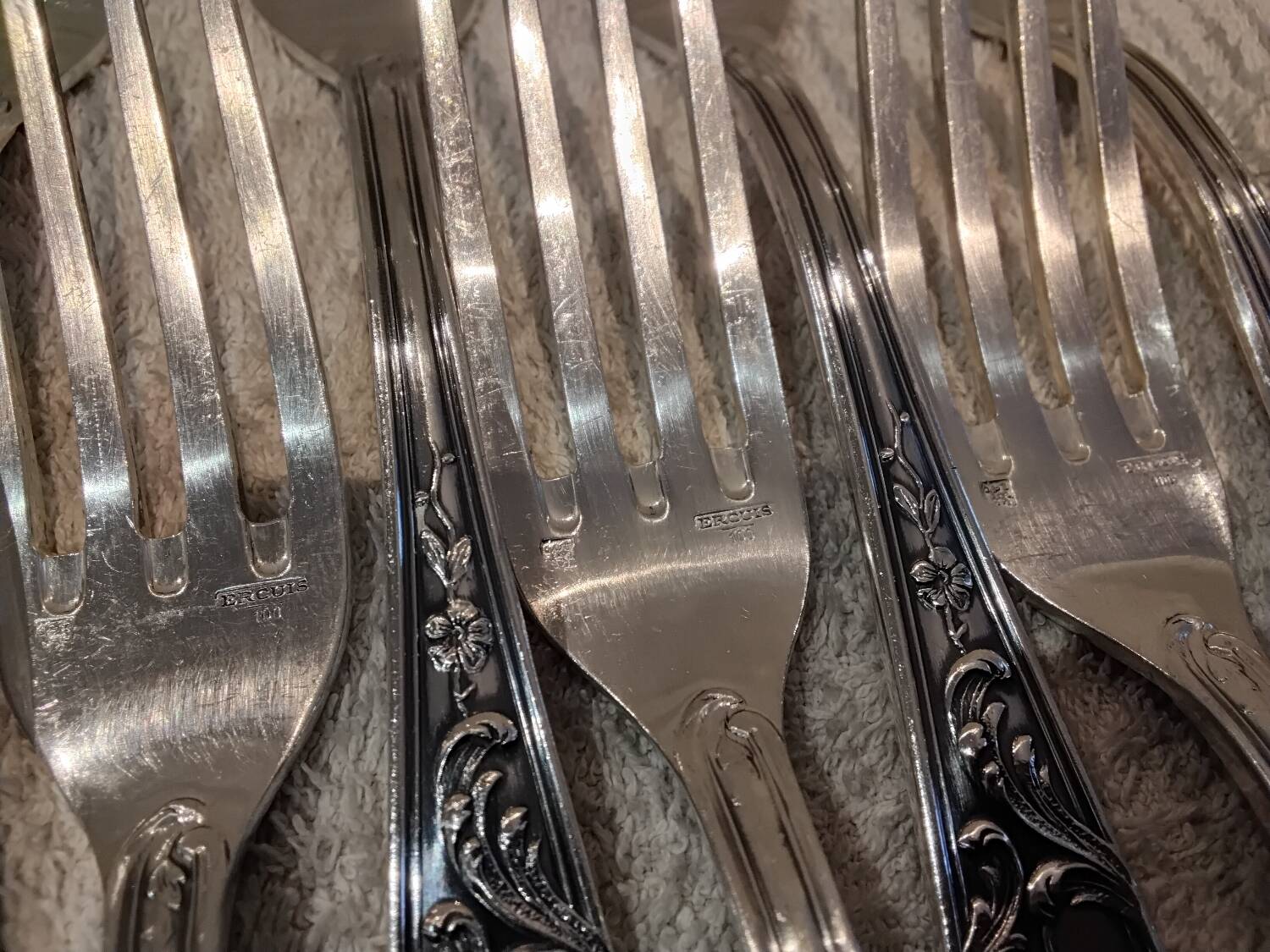12 silver-plated metal table forks, Ercuis silversmith, Louis XV 29