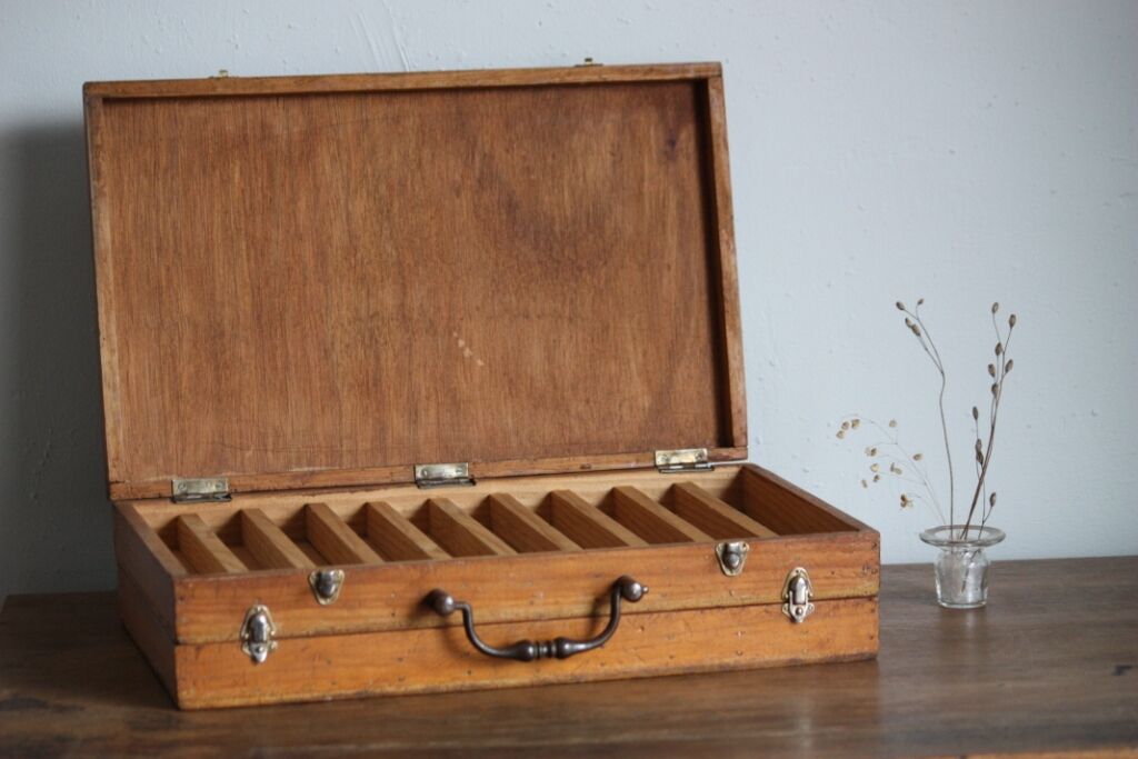 Boite de rangement en bois à fermoir
