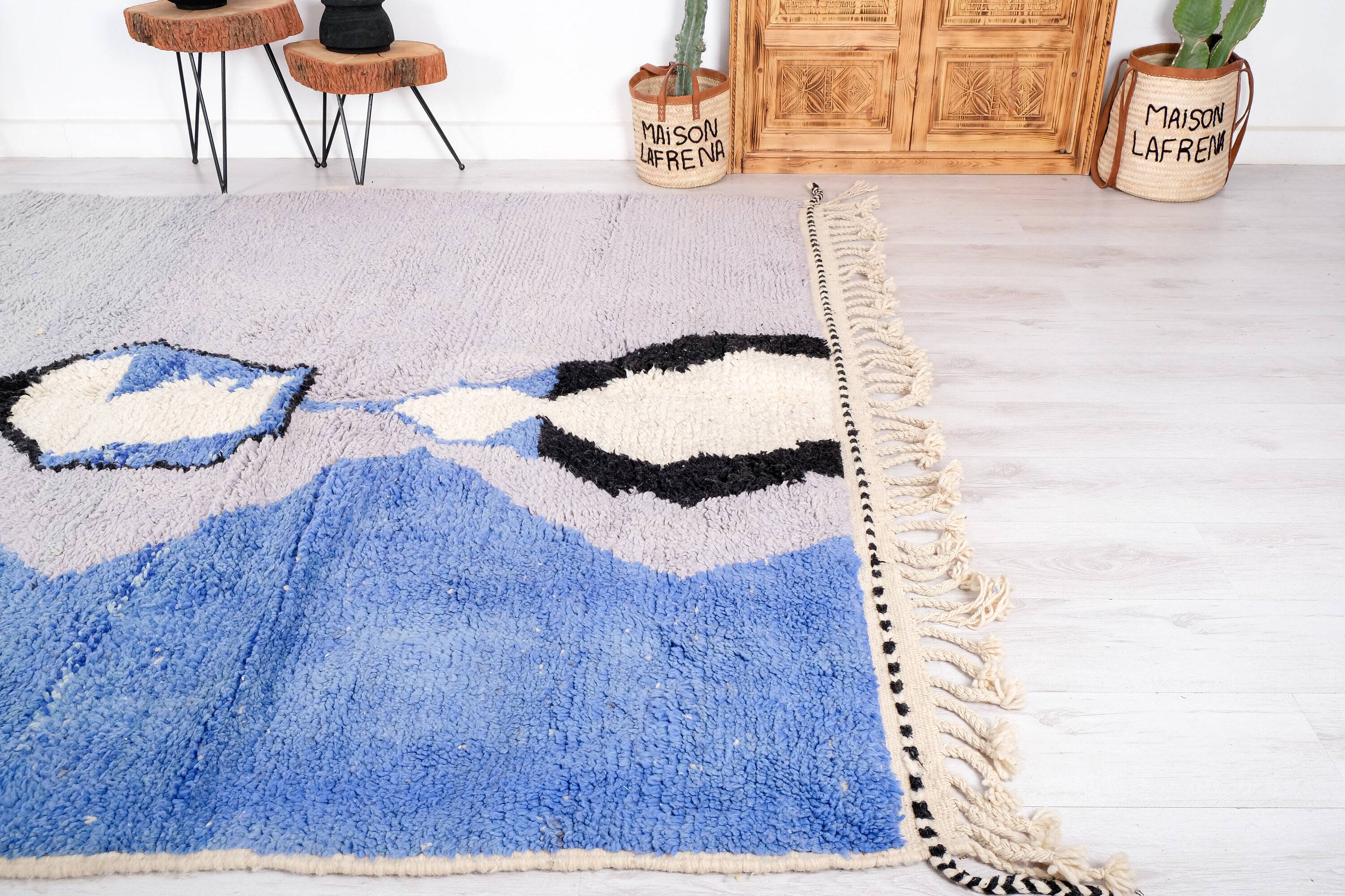 Handmade traditional carpet 250cm x 150cm Moroccan