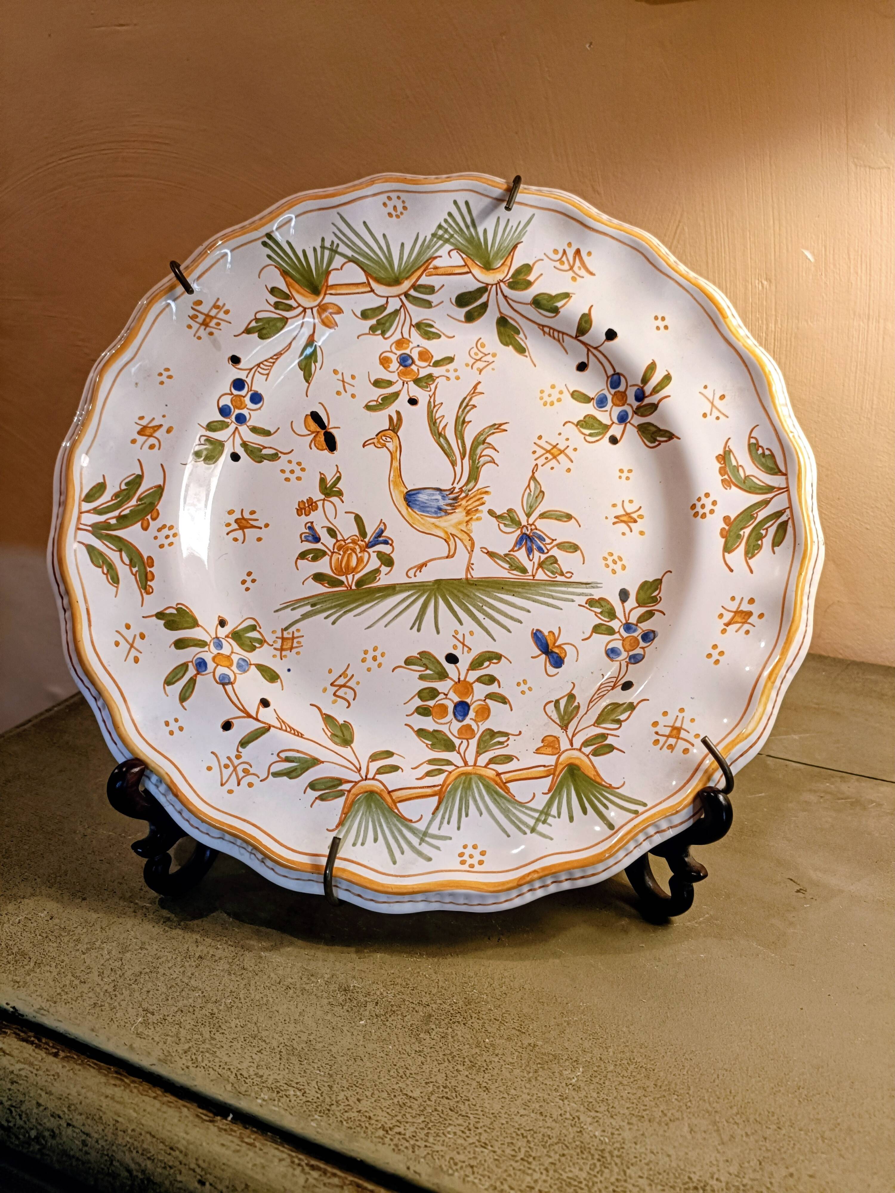 Assiette ancienne faïence de Moustiers décor oiseau fait main