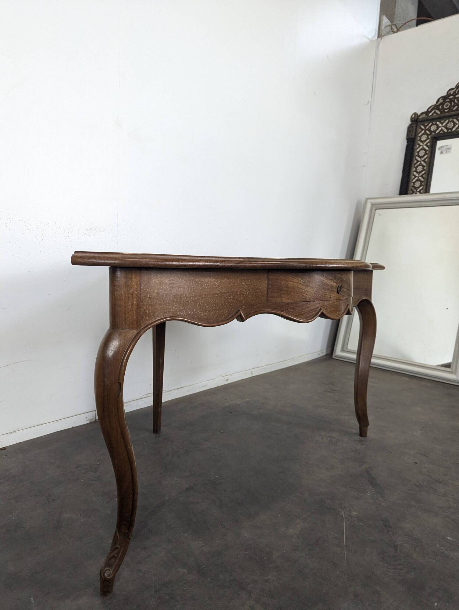 Louis XV corner table in walnut with curved legs.