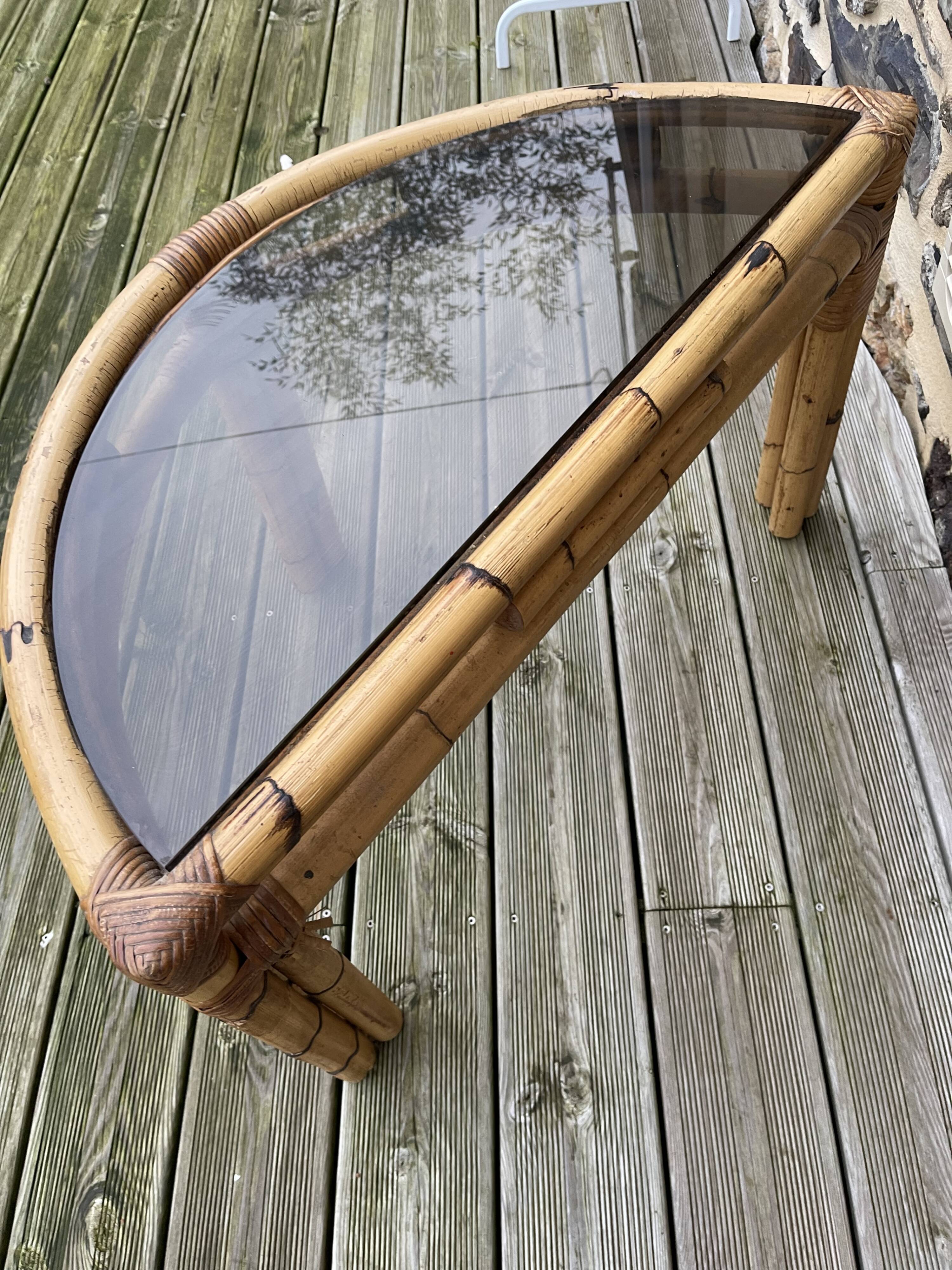 Console / coffee table in rattan and tempered glass.