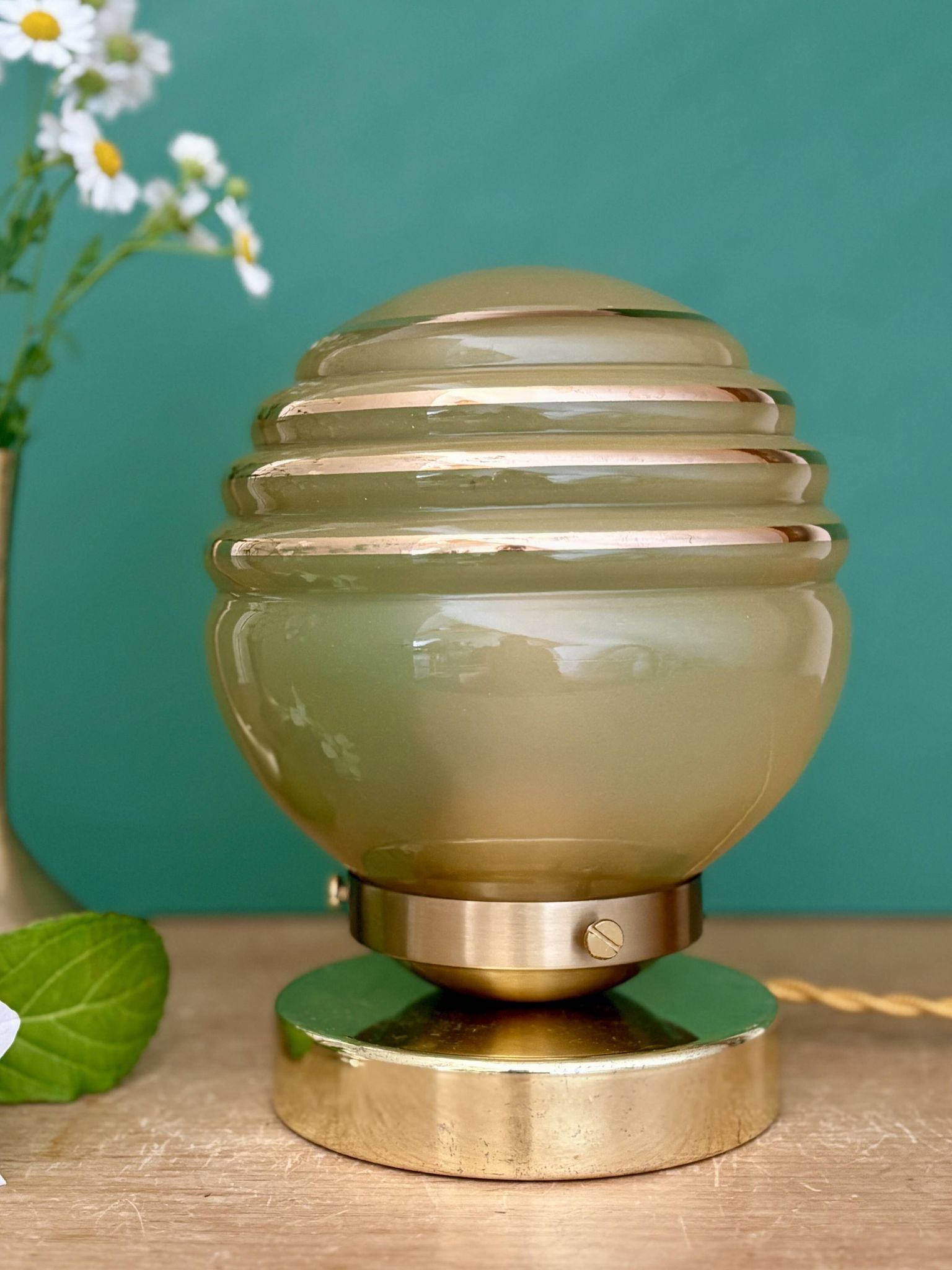 Lampe à poser globe vintage en verre jaune et or
