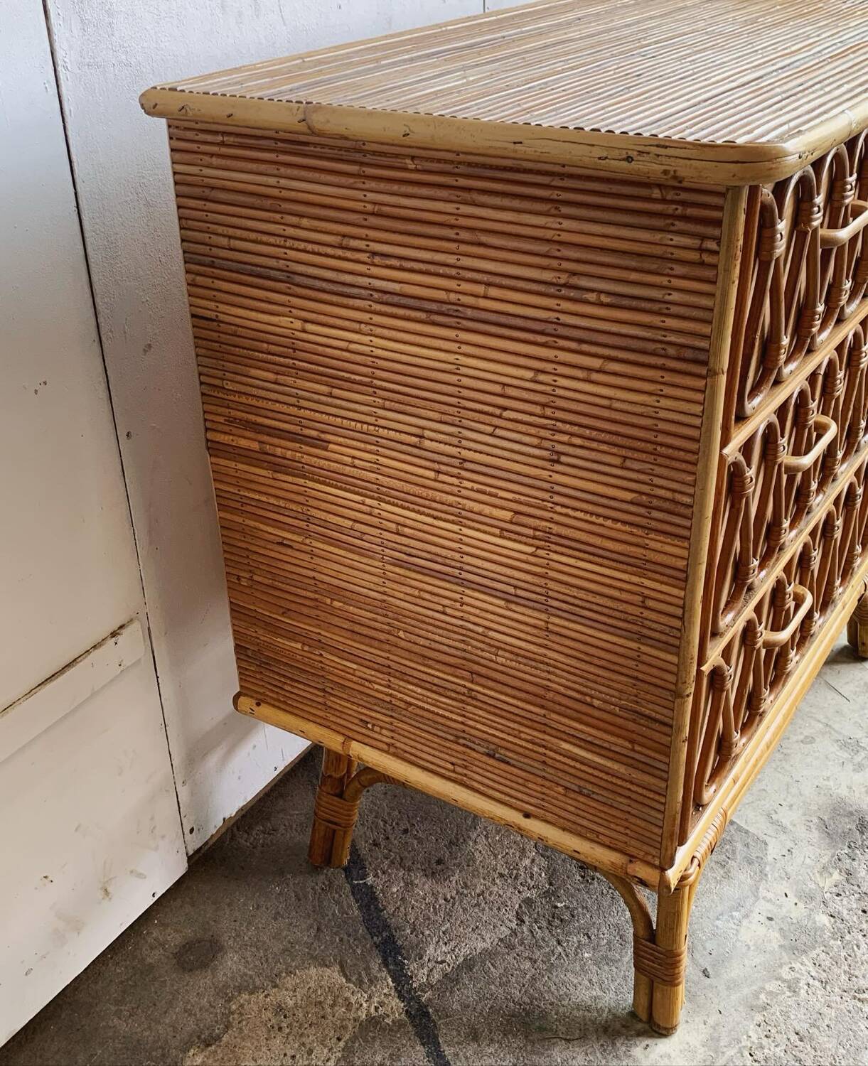 Commode en rotin vintage