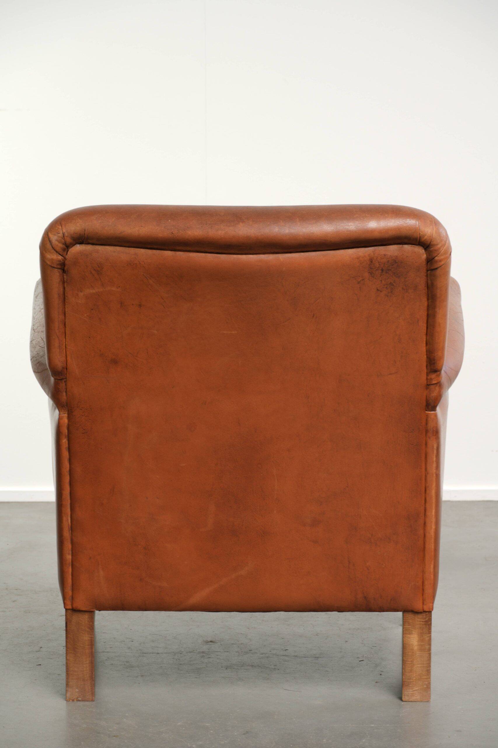 Timeless sheepskin armchair with beautiful colours and a good design