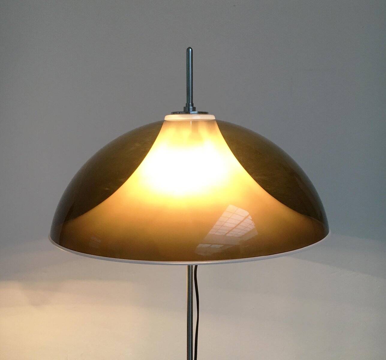 Floor lamp in metal and plastic by Gino Sarfatti for Gepo, 1970s.