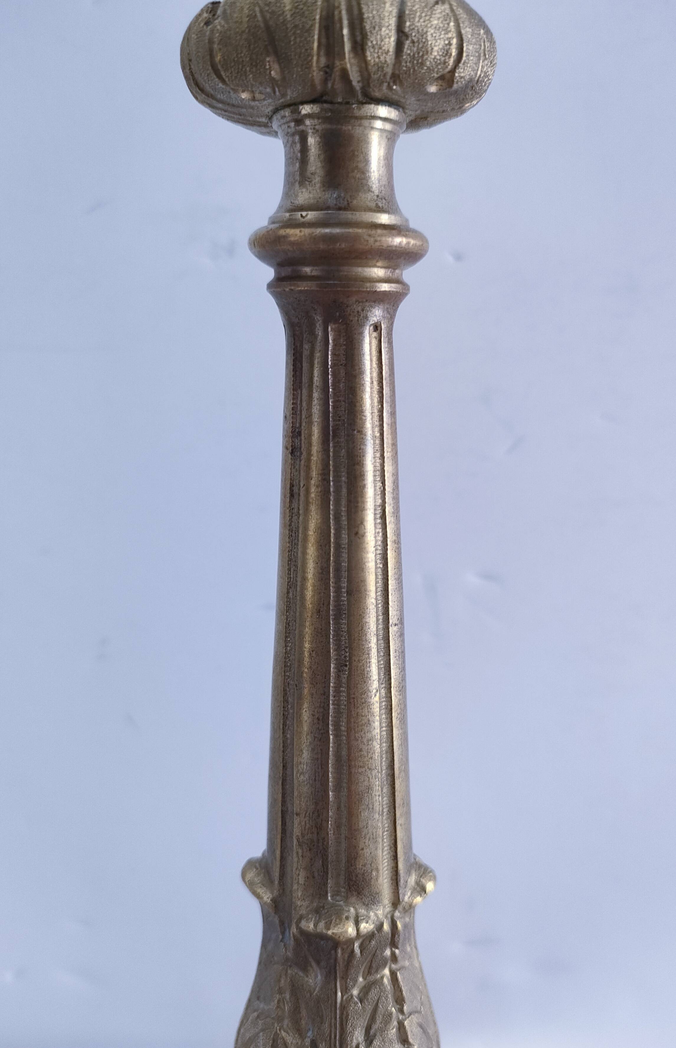 Pied de lampe bronze décor feuillagé