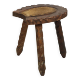 Tabouret tripod brutaliste en bois massif de style espagnol