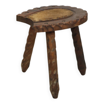 Tabouret tripod brutaliste en bois massif de style espagnol