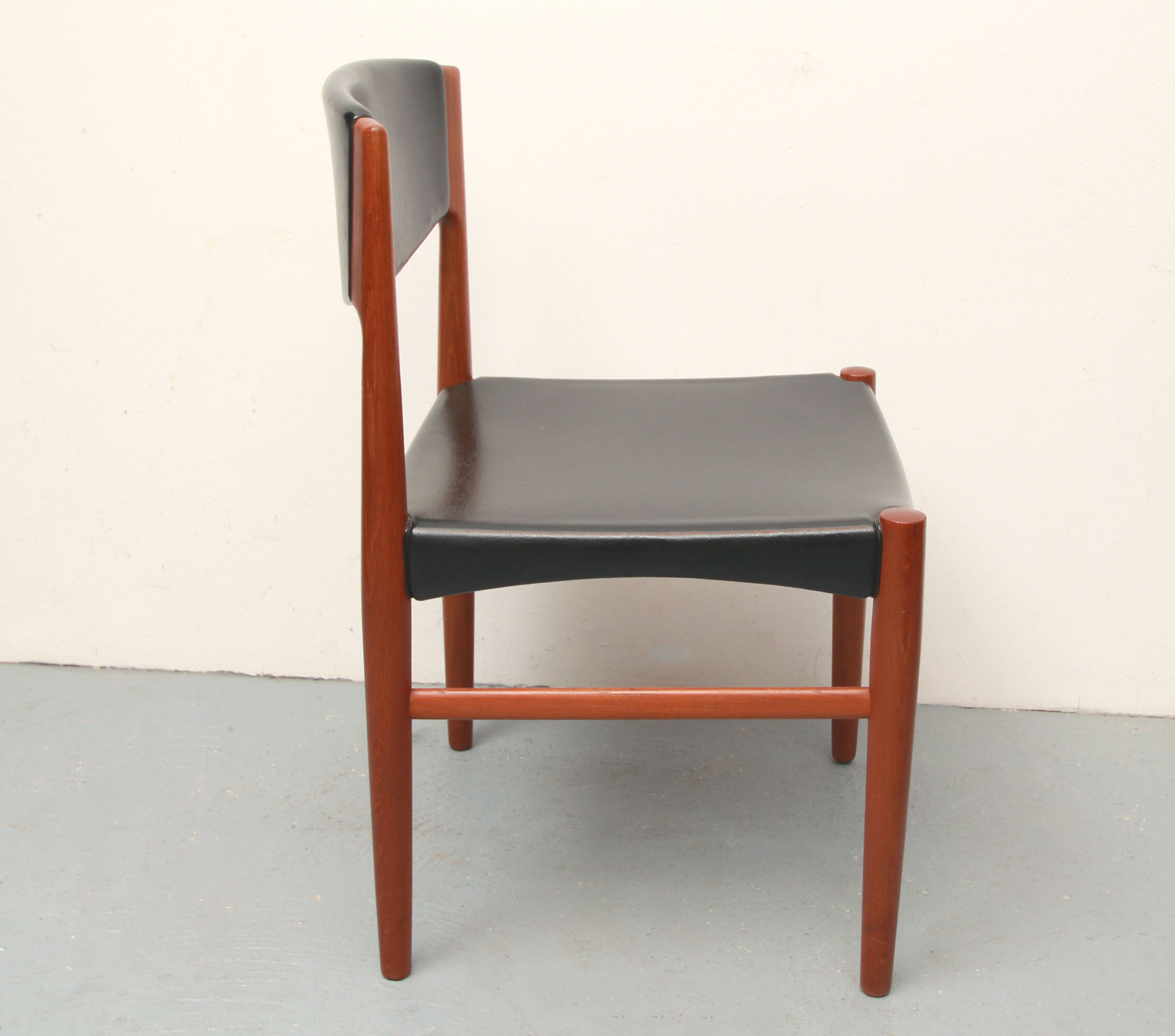 Set of 4 danish dining chairs in teak