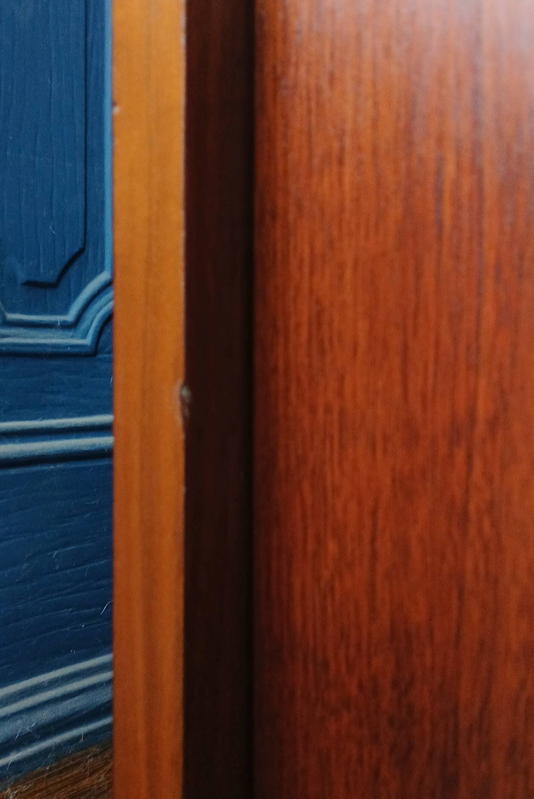 Enfilade with 2 sliding doors in the spirit of Osvaldo Borsani for Tecno. 60s.