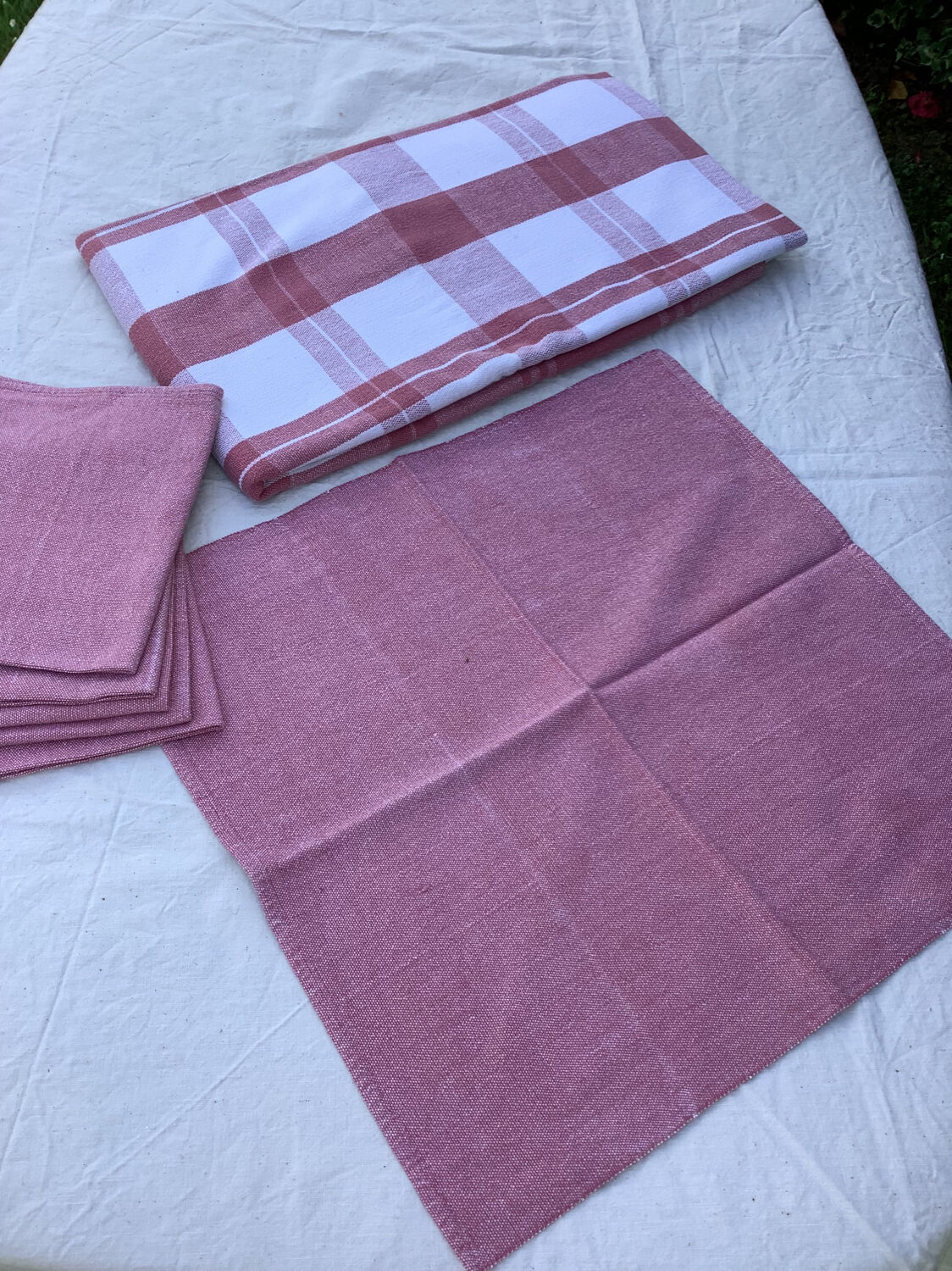 Tablecloth & 6 Vintage Linen Towels