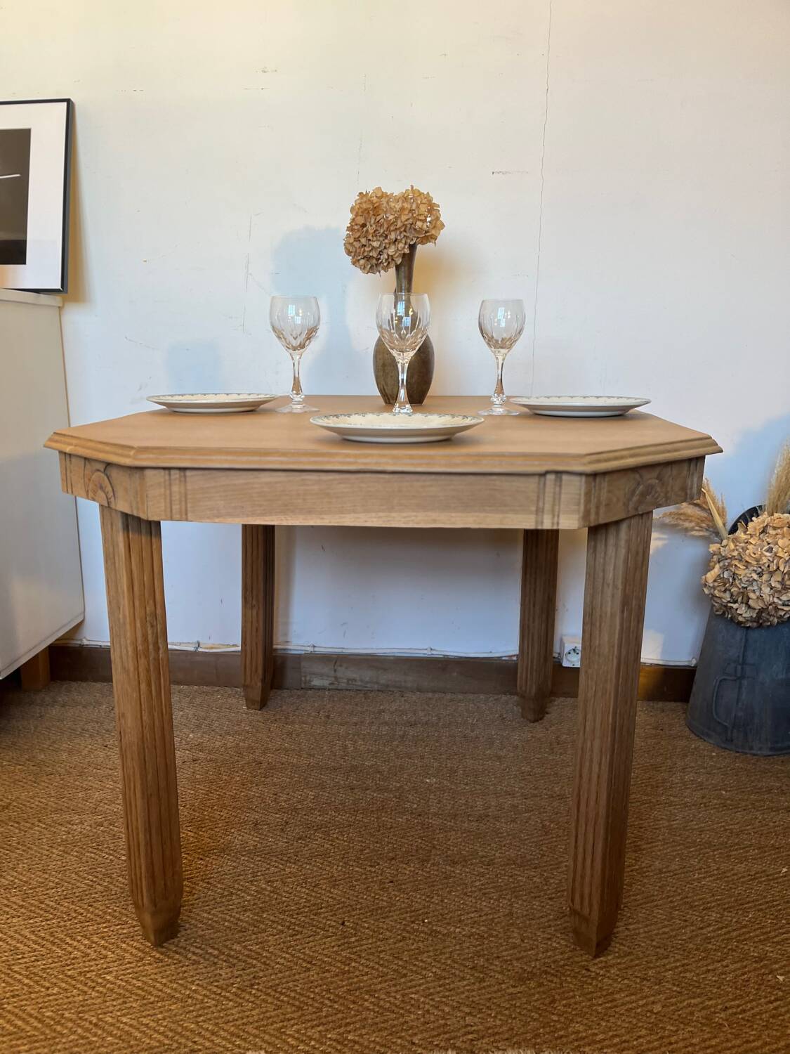 Extendable wooden art deco table for 4 to 8 people