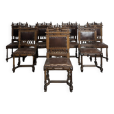 8 chaises de style Renaissance en noyer massif