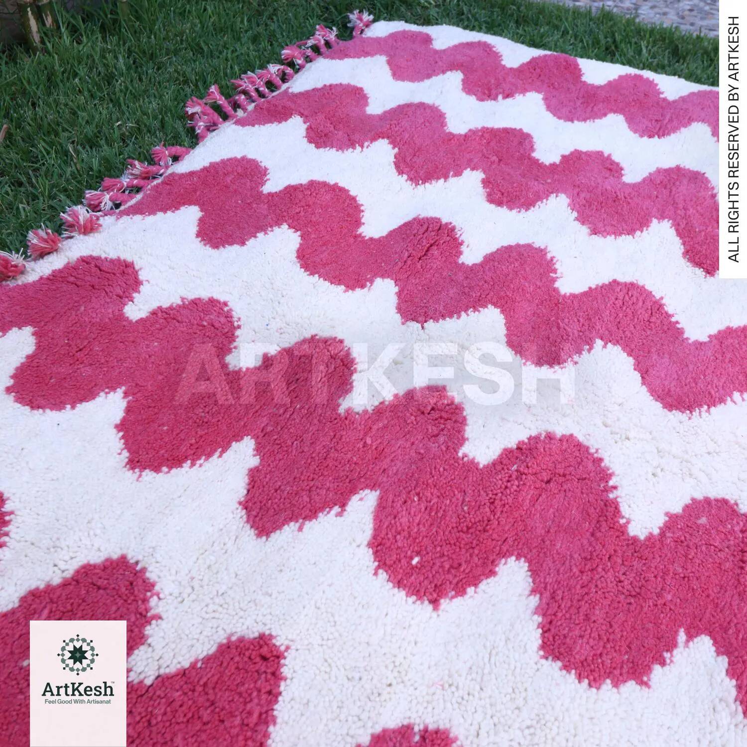 Moroccan handwoven wool rug, 250x150 cm, traditional style.
