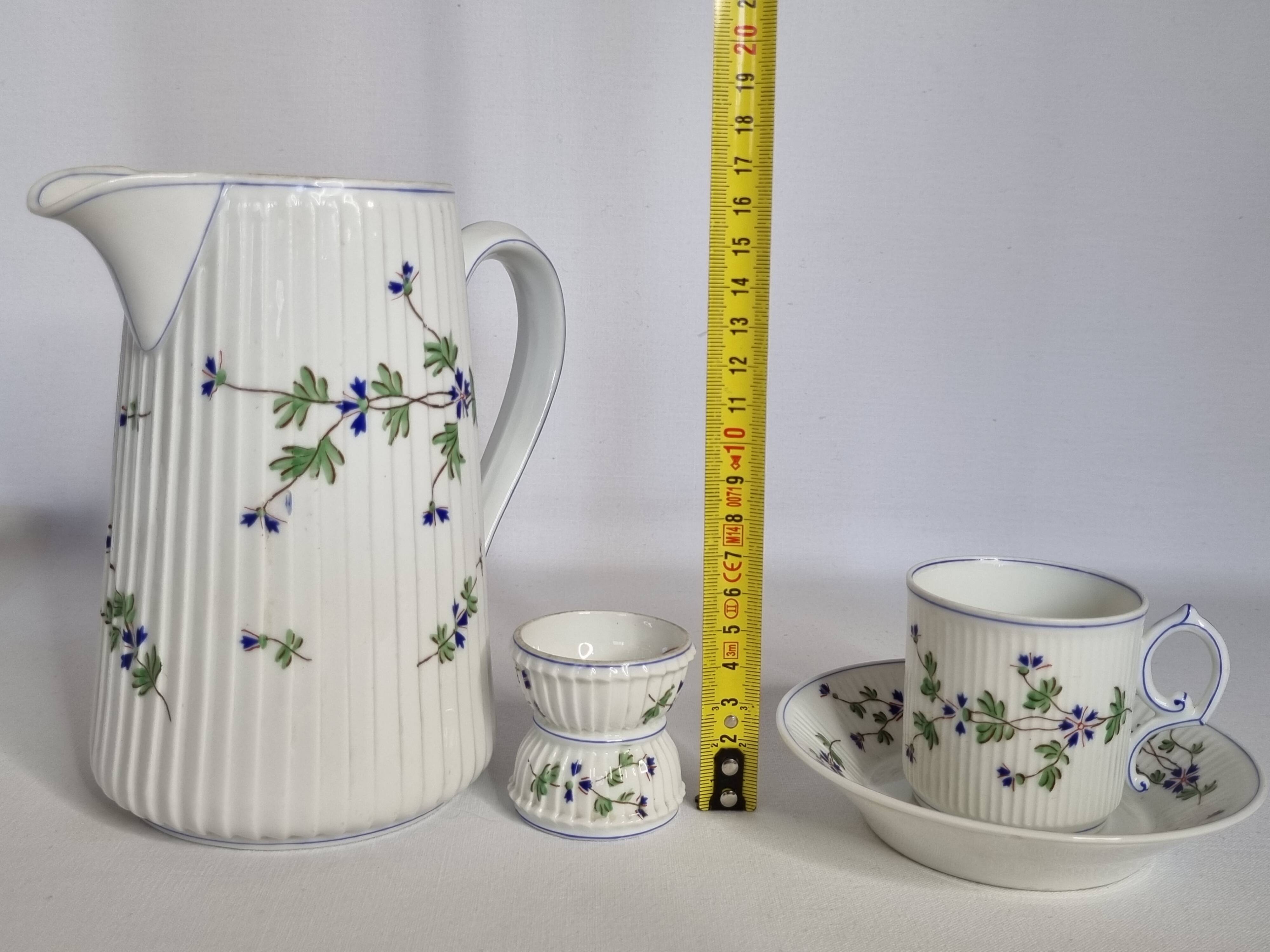 Pillivuyt & Cie breakfast service – 1900, 13 pieces, floral model