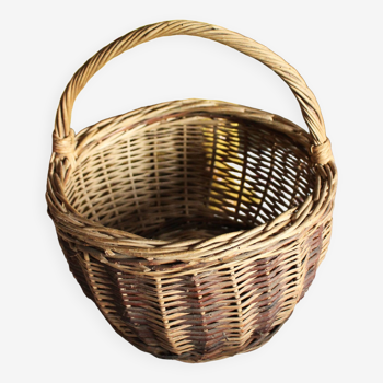 Large round vintage wicker basket