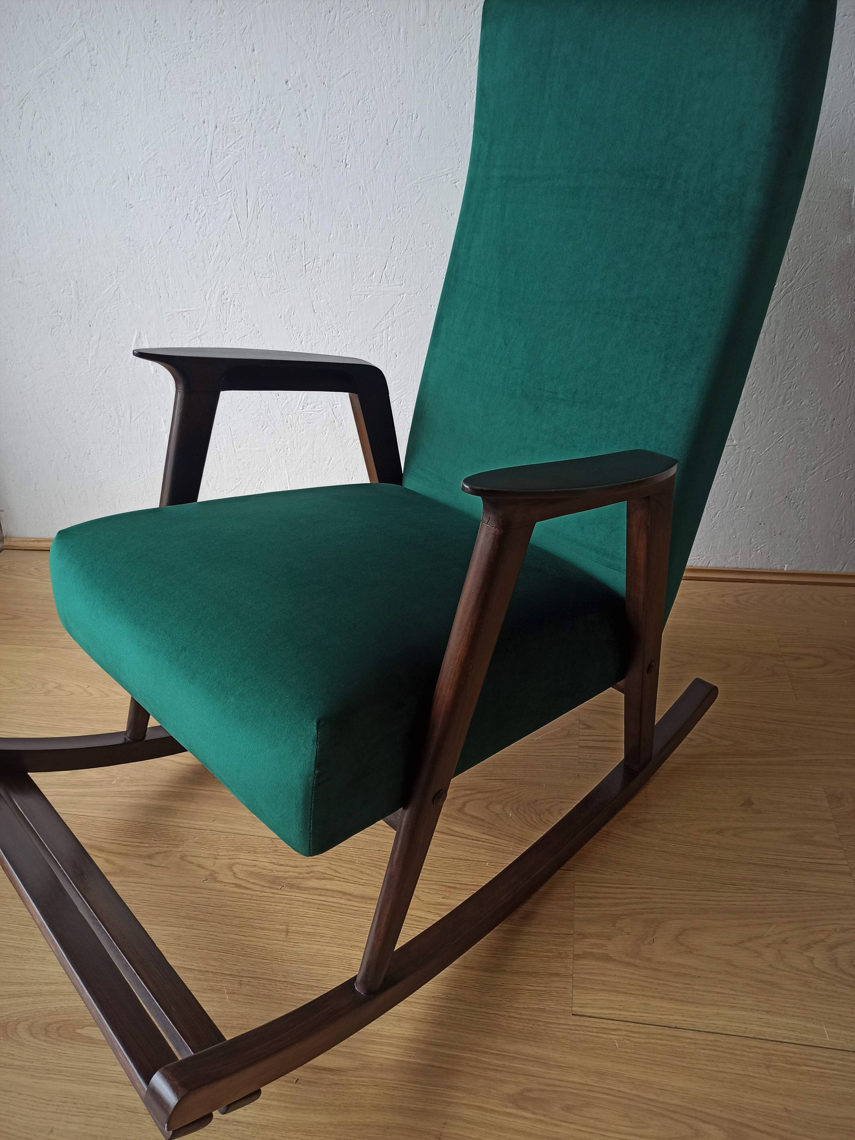Fauteuil à bascule vintage des années 50.