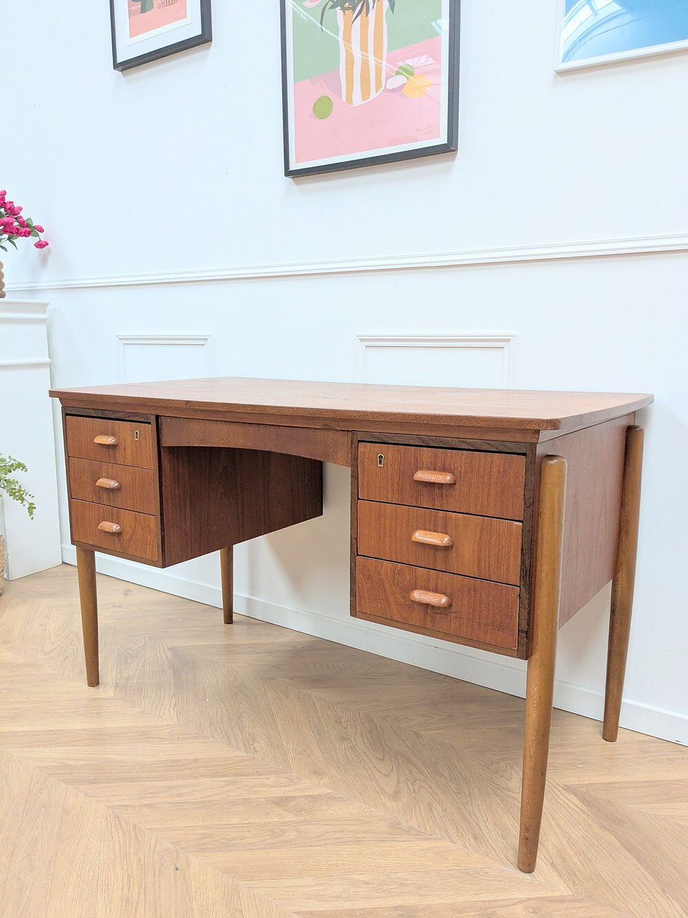 Scandinavian desk