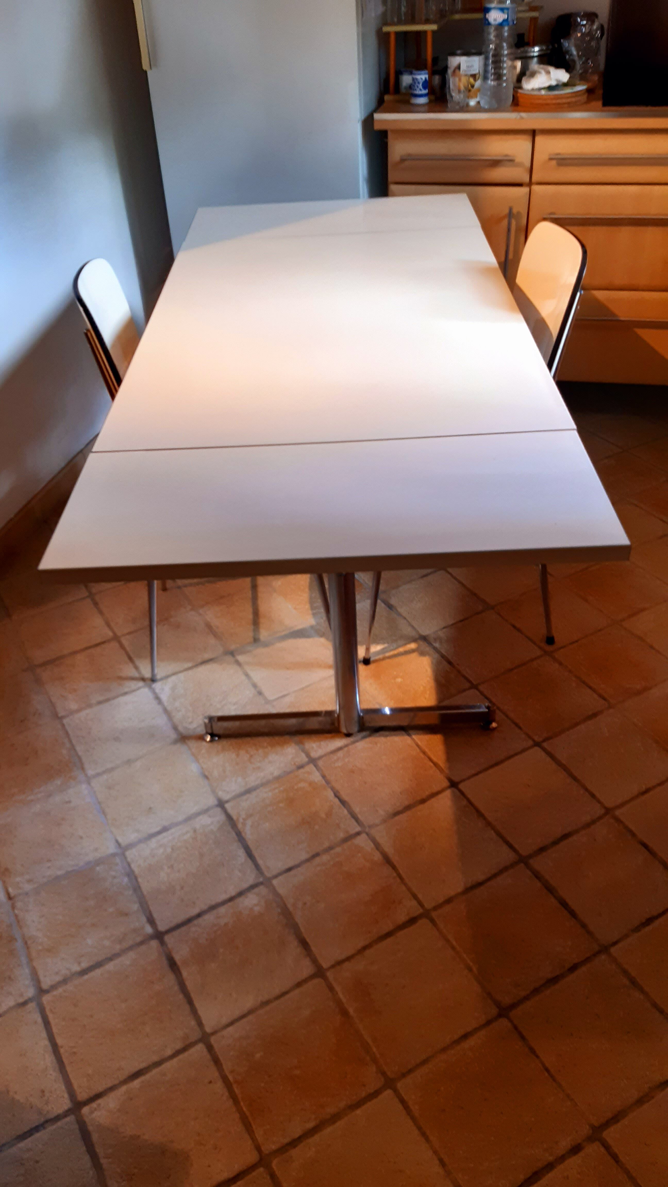 Kitchen table and 2 formica chairs