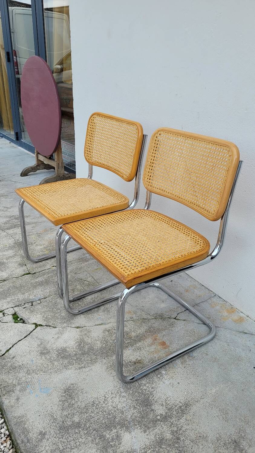 Paire de chaises Marcel Breuer modèle B32 signé Italy.