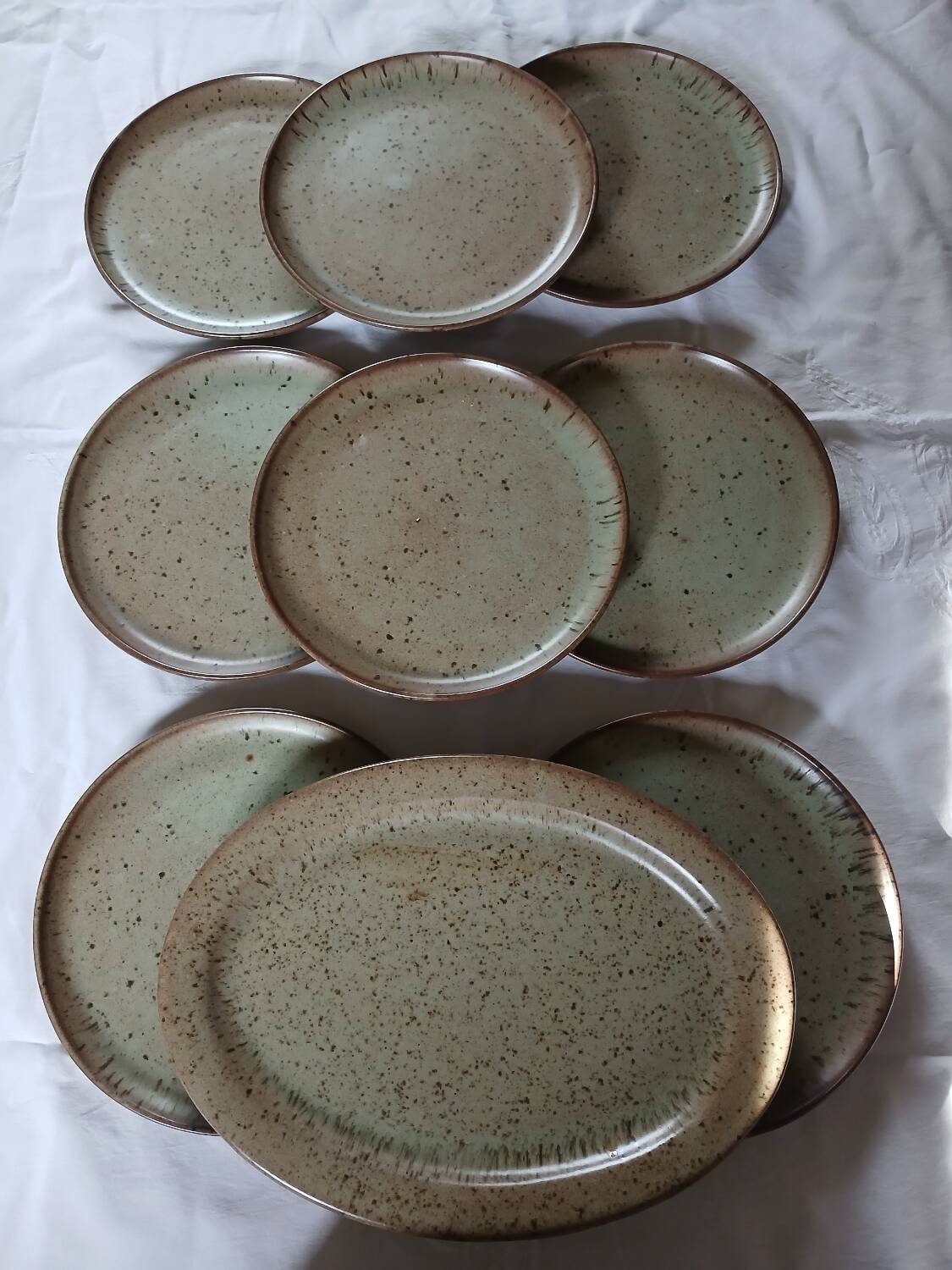 8 flat plates and 1 Vallauris dish