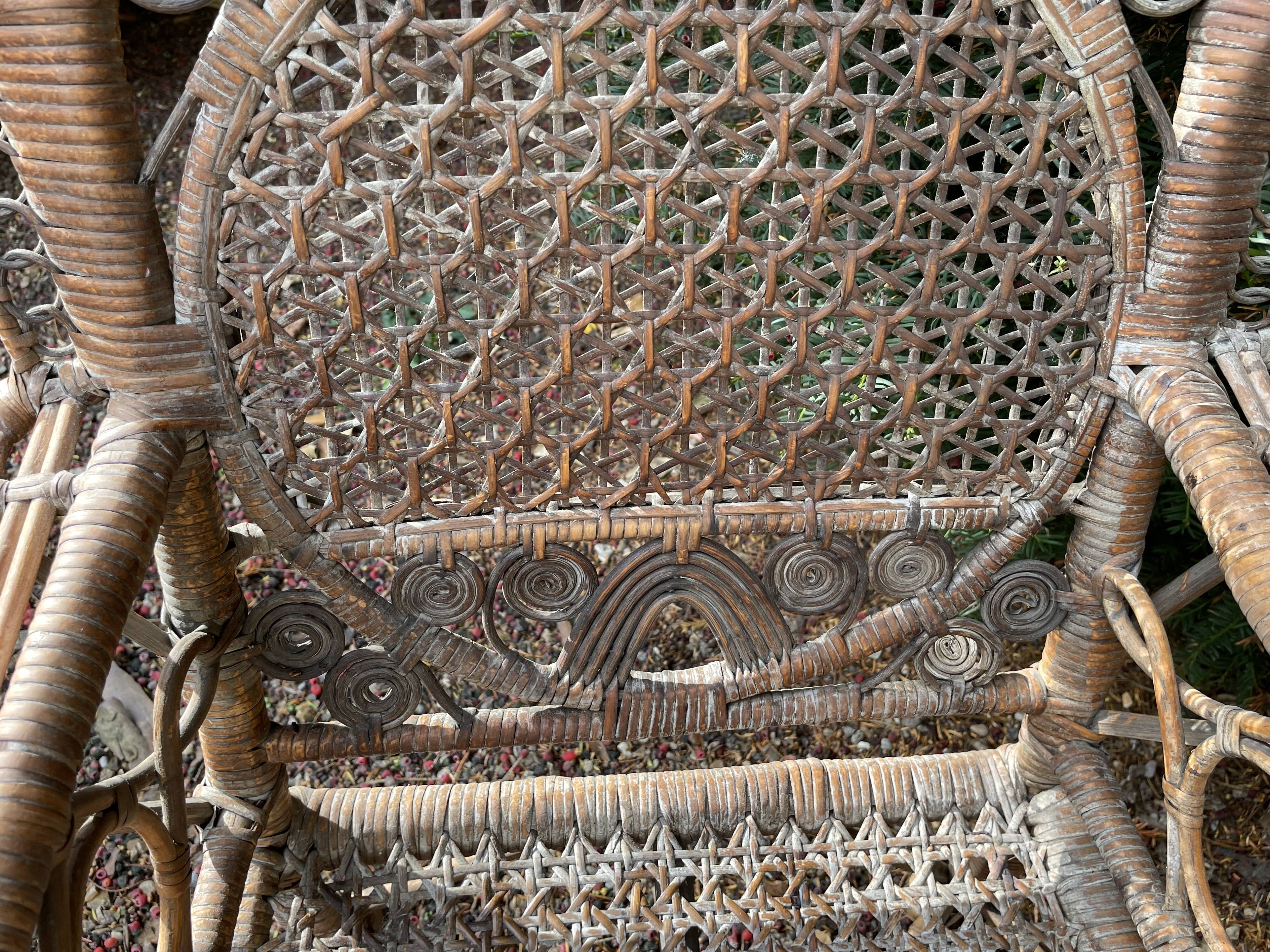 Paire de fauteuils anciens en rotin