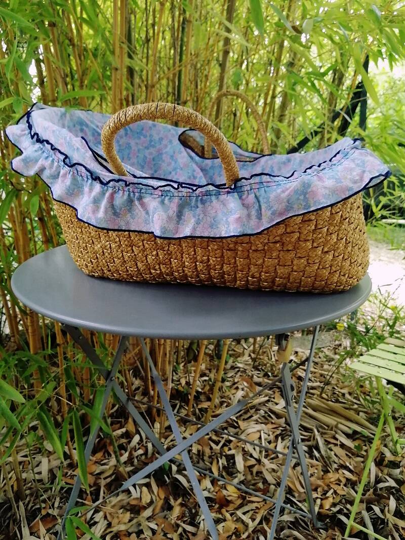 Couffin Vintage En Osier Années 60 - Avec Capote Tissu Fleurs Bleues Et Rose, Occasion
