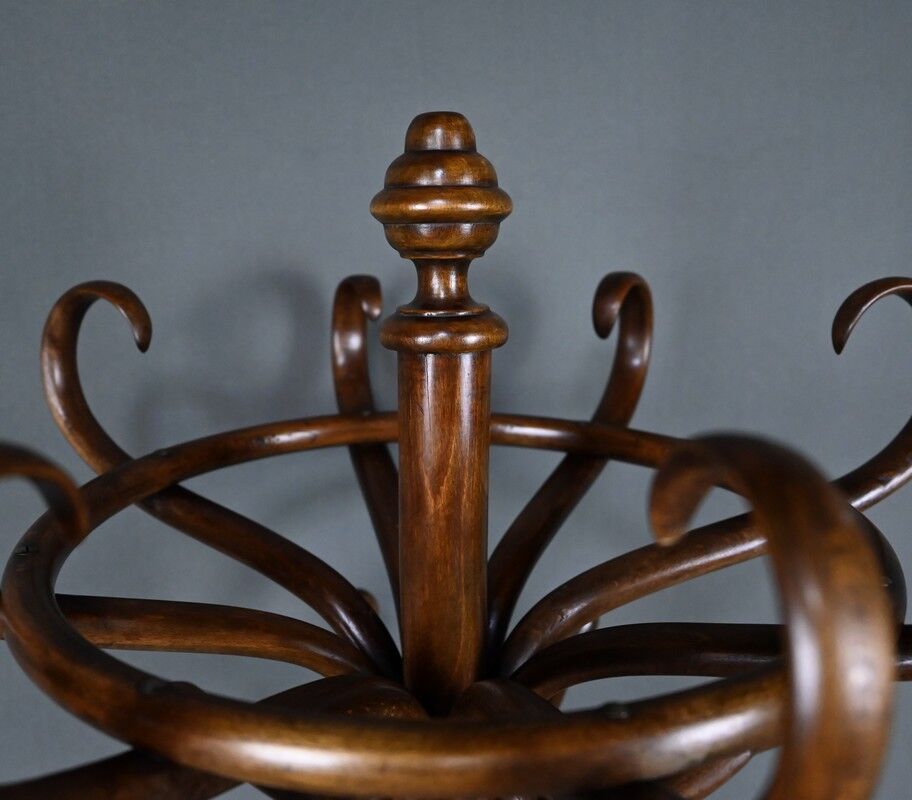 Beech coat rack parrot – early 20th century